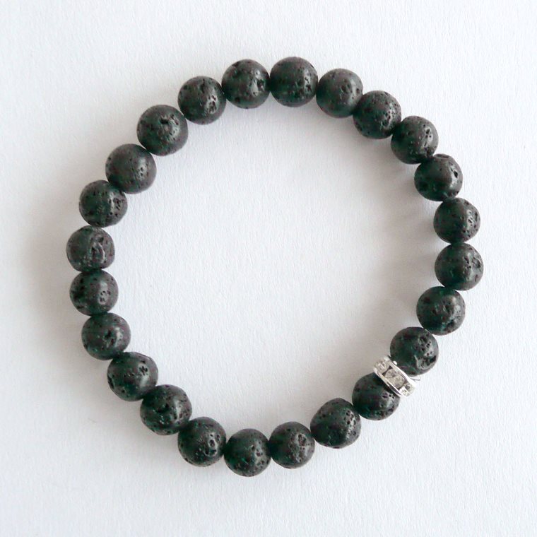 Armbånd med lava sten og rhinstens rondel